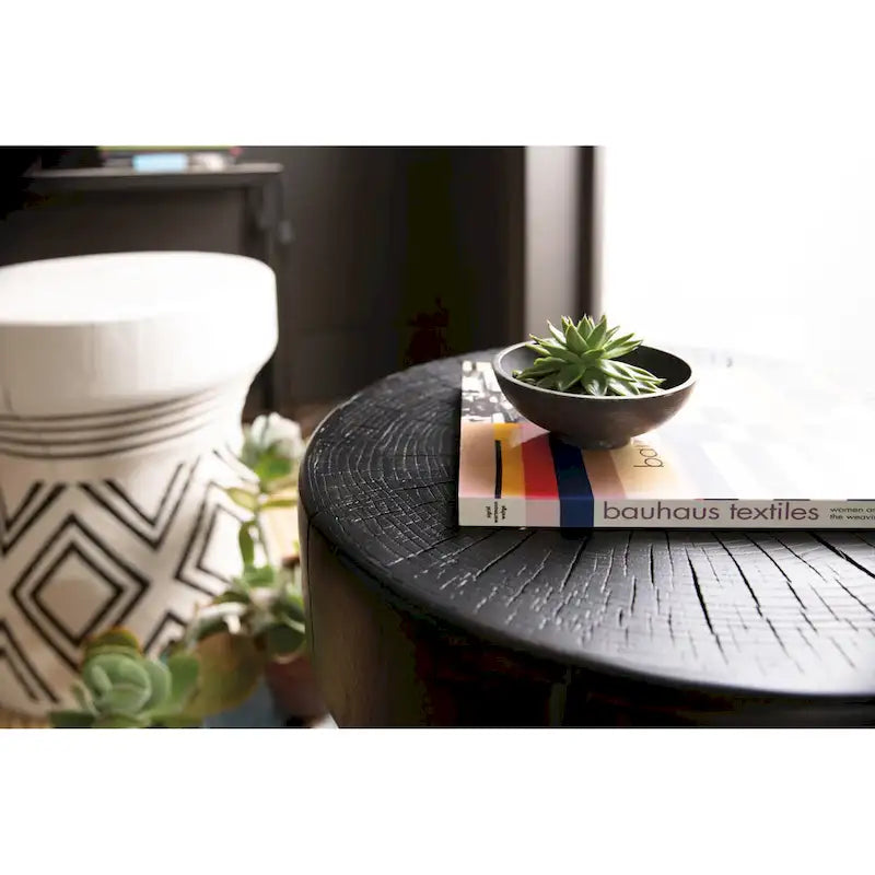Table d'appoint en résine sculptée en forme de souche, diamètre 20, avec imprimé tribal géométrique