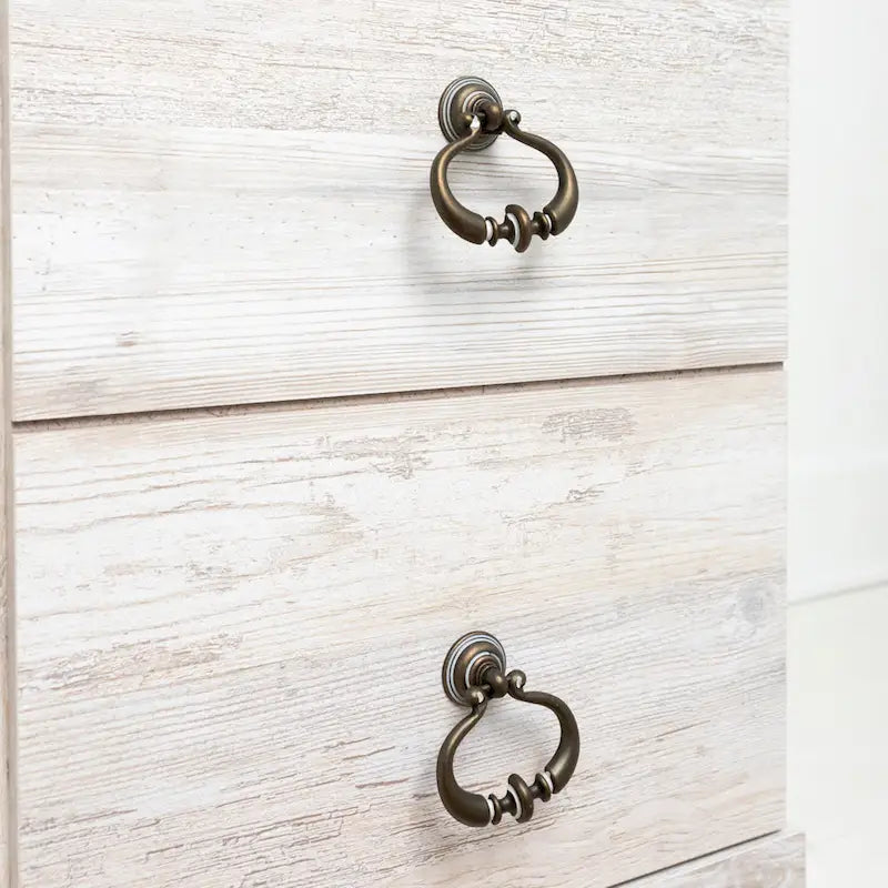 Meuble TV de 152 cm imitation grain de bois avec quatre tiroirs et rangement central ouvert